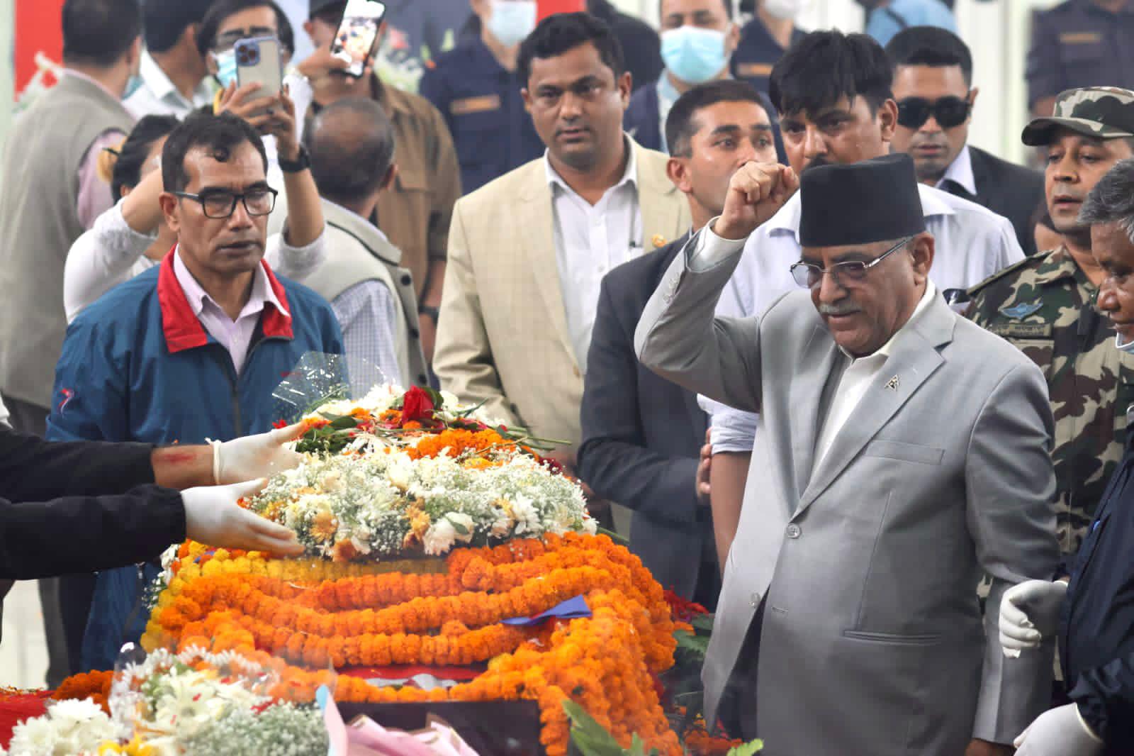 प्रधानमन्त्रीसहित शीर्ष नेताहरूले च्यासल पुगेर दिए नेम्वाङलाई श्रद्धाञ्जलि