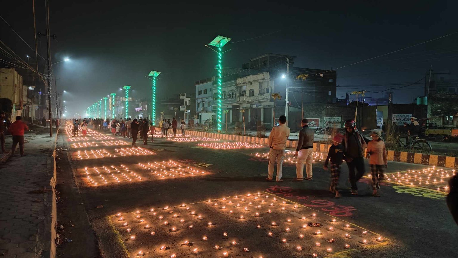 वीरगंजमा राम उत्सव : बैष्णोदेवी र माईस्थान मन्दिरमा दिपाेत्सव, घर घरमा दिपावली