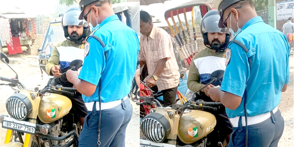 ट्राफिक प्रहरीको रवैया, चेकजाँचको नाममा भारतीय गाडीलाई अनावश्यक दुःख दिदै