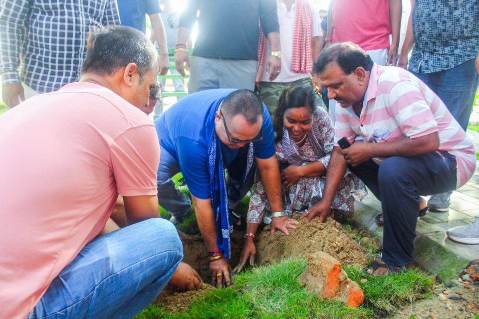 गुरु पुर्णिमाको अवसरमा वृक्षारोपण