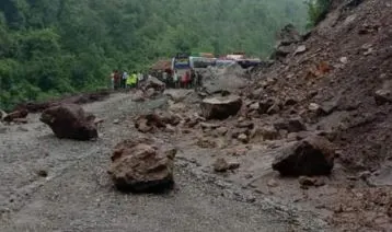 अवरुद्ध पूर्व–पश्चिम राजमार्गको दाउन्ने खण्ड एकतर्फी सञ्चालन