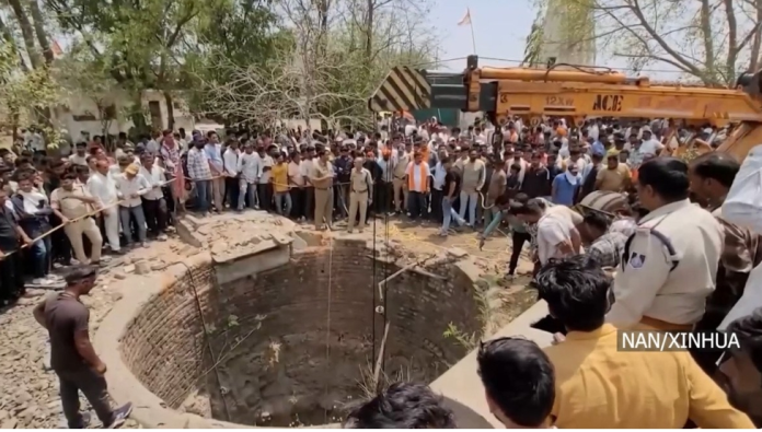 भारतमा गाडी इनारमा खस्दा १२ जनाको मृत्यु