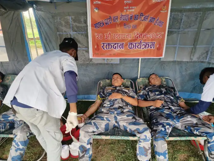 सशस्त्र प्रहरीको २४औं स्थापना दिवसमा पथलैयामा रक्तदान कार्यक्रम सम्पन्न