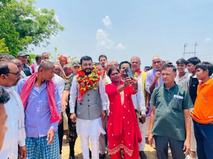 पर्सागढीमा मन्त्री यादवद्वारा वडा कार्यालय उद्घाटन