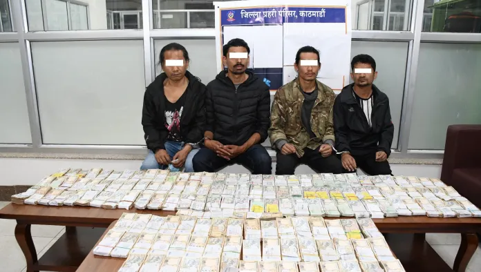 शंकास्पद अवस्थामा ९५ लाख रुपैयाँसहित चार जना पक्राउ