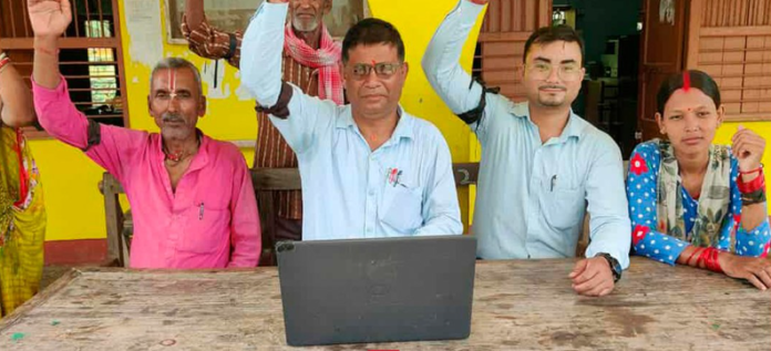 विद्यालय कर्मचारीले कालो पट्टि बाँधेर प्रदर्शन सुरु गरे