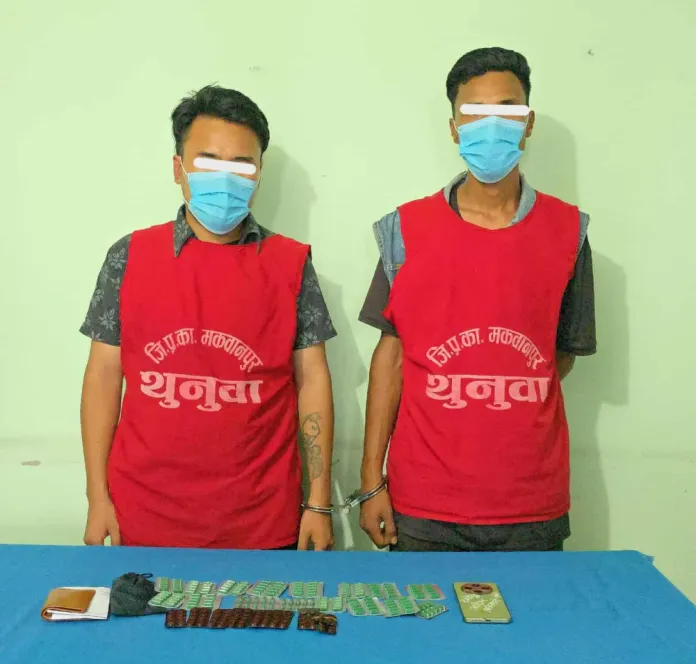 हेटौंडामा ट्रामाडोलसहित दुई युवा पक्राउ