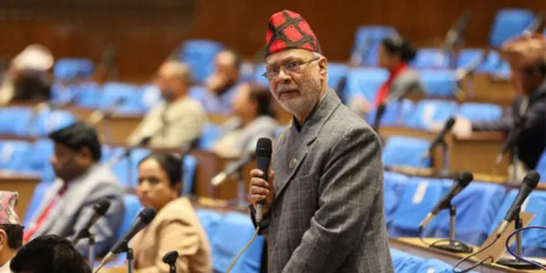 विदेश पढ्न जान कक्षा १२ पास मात्रै भएर एनओसी नदिने व्यवस्था ल्याउने तयारी : शिक्षामन्त्री पन्त