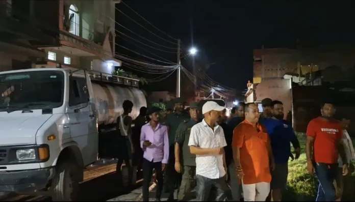 बीरगन्जमा पानीको समस्या चरम अभावमा : मेयर आफैं ट्यांकर लिएर बस्तीमा