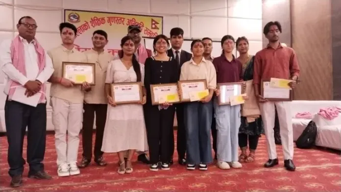 पर्साबाट एसईईमा ४ जीपीए ल्याउने ८ विद्यार्थी सम्मानित