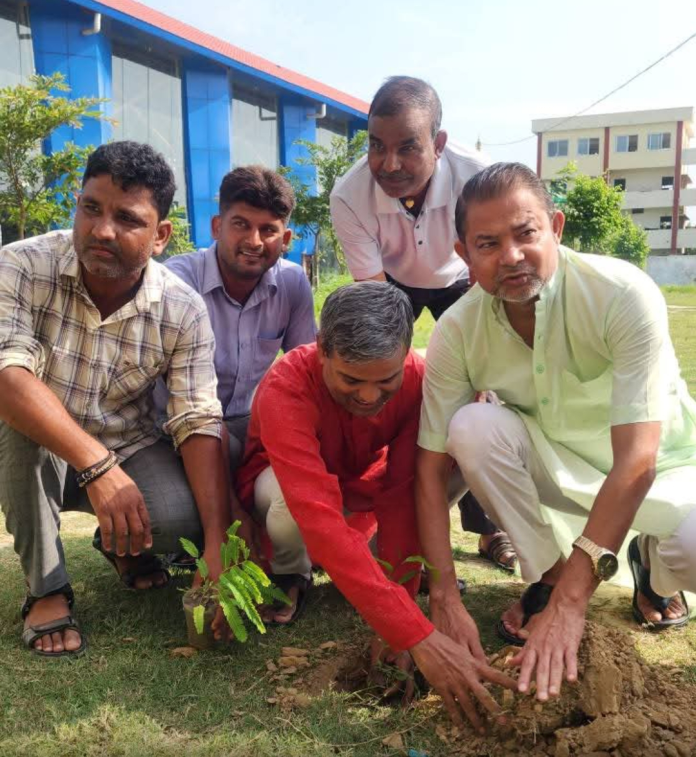 बीपी कोइरालाको ४३औँ स्मृति दिवसको अवसरमा पर्सामा वृक्षारोपण कार्यक्रम सम्पन्न