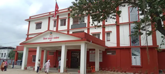 जिल्ला प्रशासन कार्यालयद्वारा ट्याङ्करबाट आपूर्ति सुरु, पर्सामा खानेपानी अभाव चर्कियो