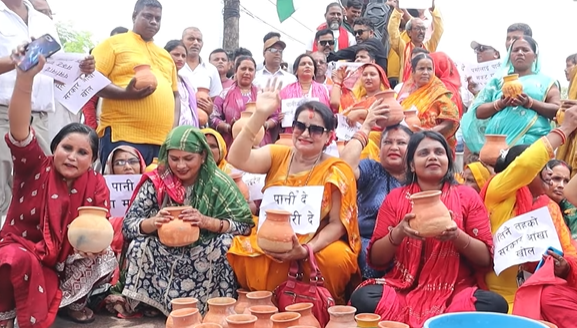 बीरगन्जमा खानेपानी संकट, जनमत पार्टीका महिलाको ‘घैटो आन्दोलन’