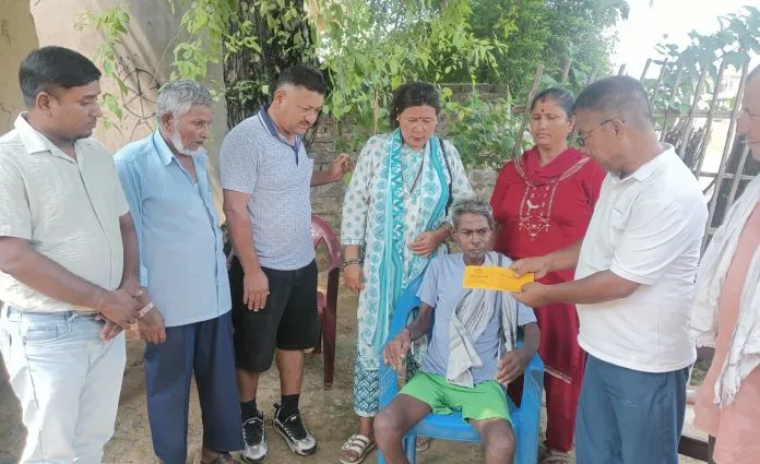 क्यान्सर पीडित लखराज माझीलाई आर्थिक सहयोग
