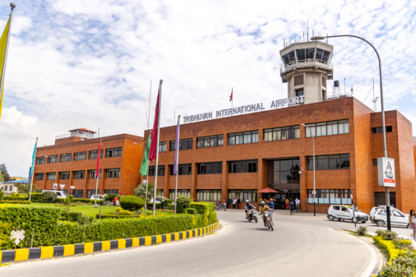 सुरक्षा कारणले त्रिभुवन विमानस्थलमा खादा र माला प्रयोगमा रोक