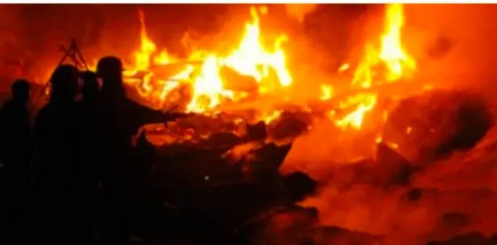 पर्साको बहुदरमाईमा आगलागी, फुसको घर र गोठ जलेर पूर्ण रूपमा नष्ट