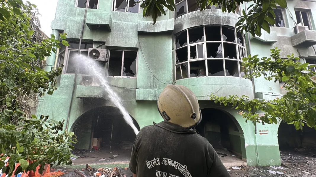 वीरगंज महानगरपालिकाको प्रशासनिक भवन पूर्णरूपमा ध्वस्त