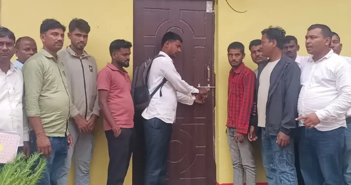 तलब र सेवा–सुविधा नपाएको विरोधमा कर्मचारीहरू पुनः आन्दोलनमा उत्रिएः सबै वडा कार्यालयमा तालाबन्दी