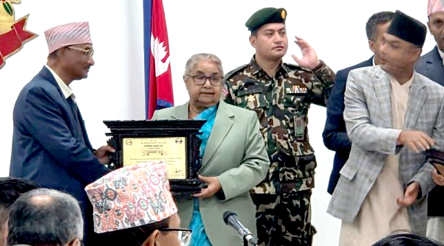 उत्कृष्ट स्वास्थ्य सेवा प्रदान गरेबापत नेशनल मेडिकल कलेज सम्मानित