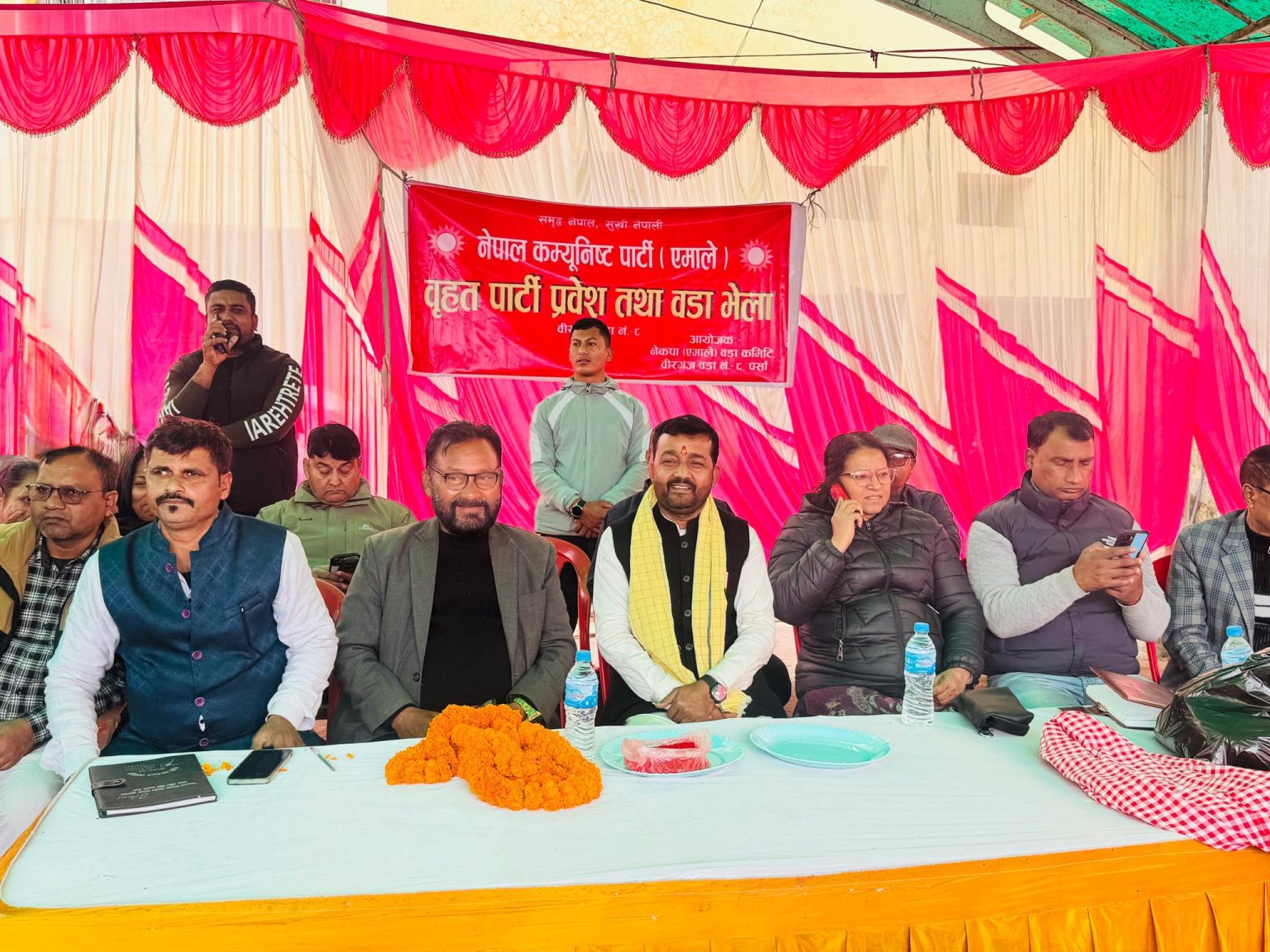 वीरगन्ज–८ मा एमालेप्रति आकर्षण बढ्दो, जसपाका नेतासहित सयौँ कार्यकर्ता पार्टीमा समाहित