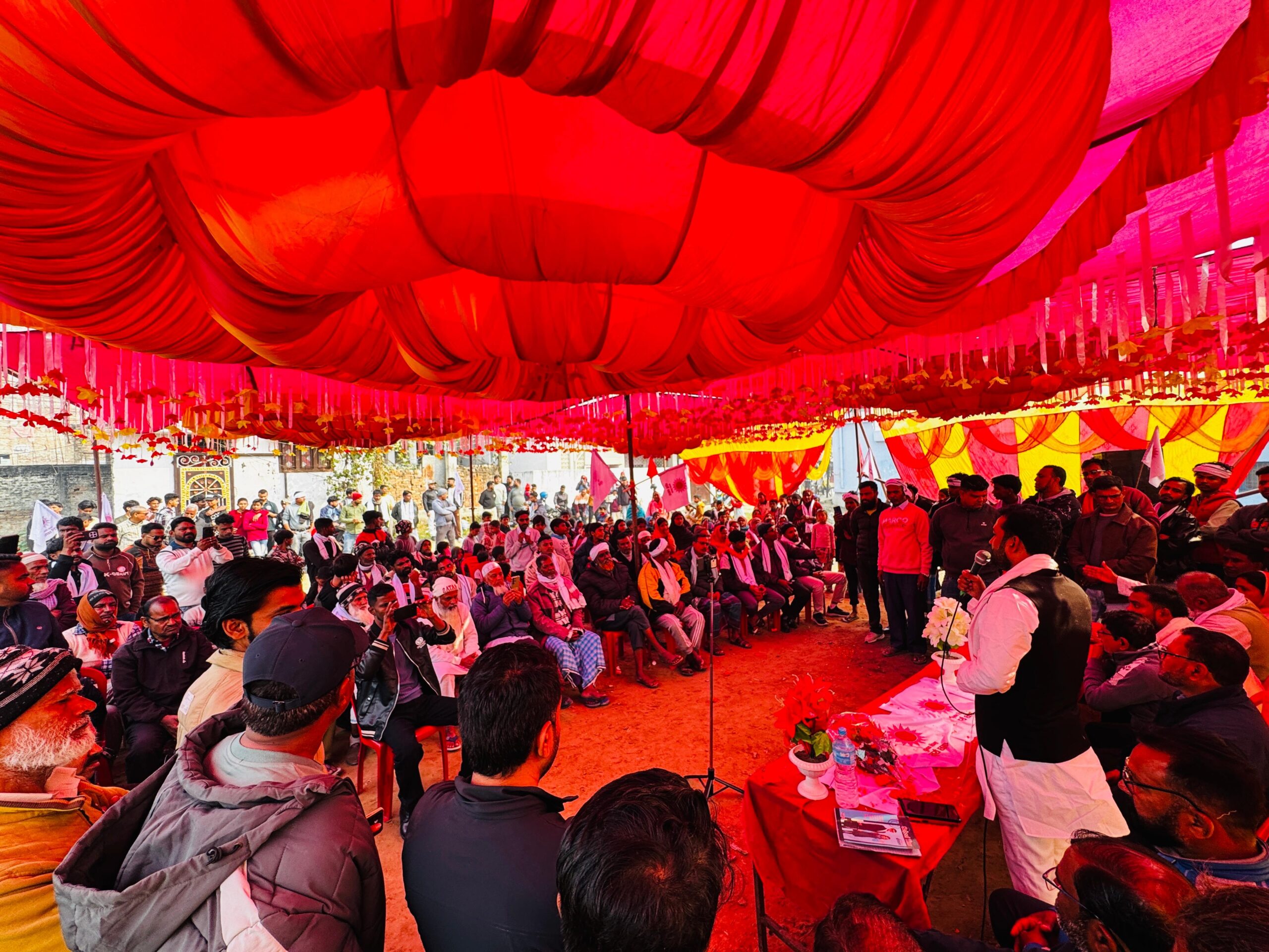 वीरगंज–१३ मा राजनीतिक तरंग: जसपा परित्याग गर्दै सयौं नेता–कार्यकर्ता एमालेमा प्रवेश